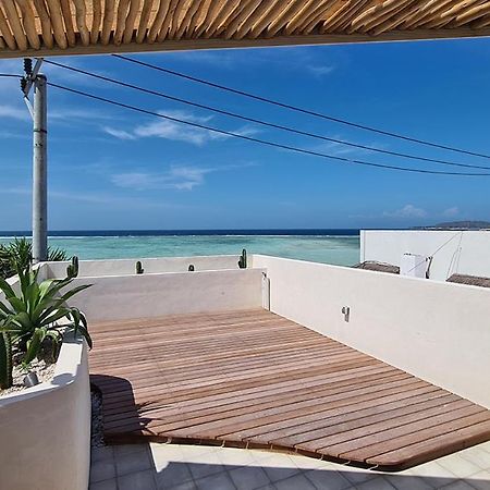Shore Thing Gili Air Beachfront Apartment Exteriör bild